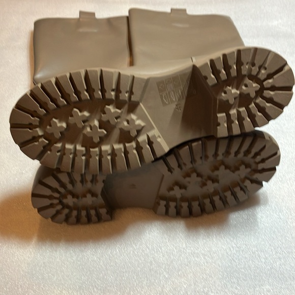 H&M pull on boots. New. Size 10. - Picture 3 of 7